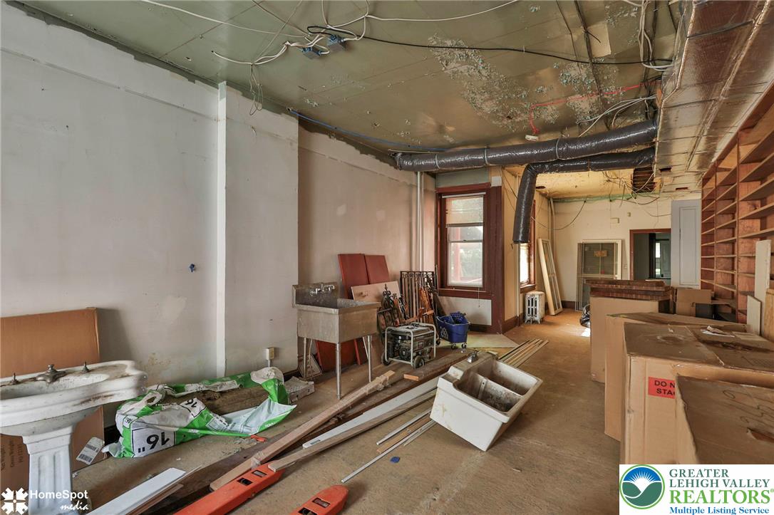 512 East 4th Street Property Photo 7