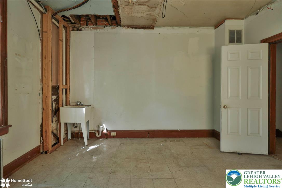 512 East 4th Street Property Photo 25