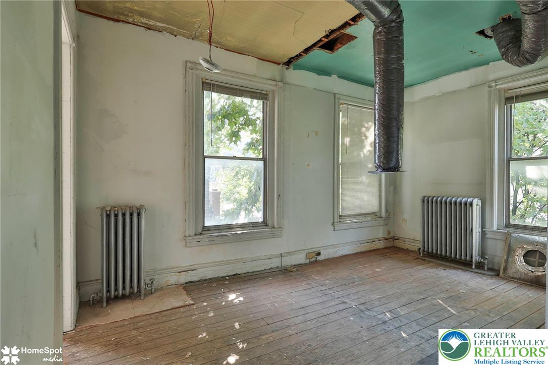 512 East 4th Street Property Photo 38
