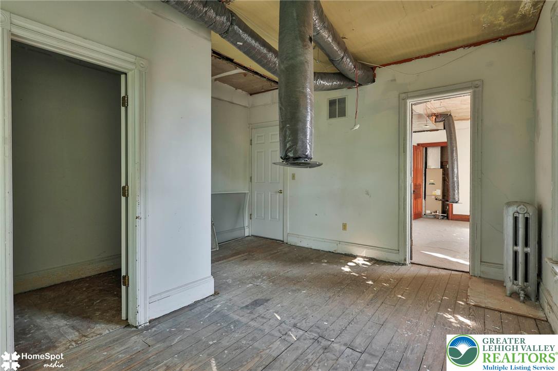 512 East 4th Street Property Photo 41