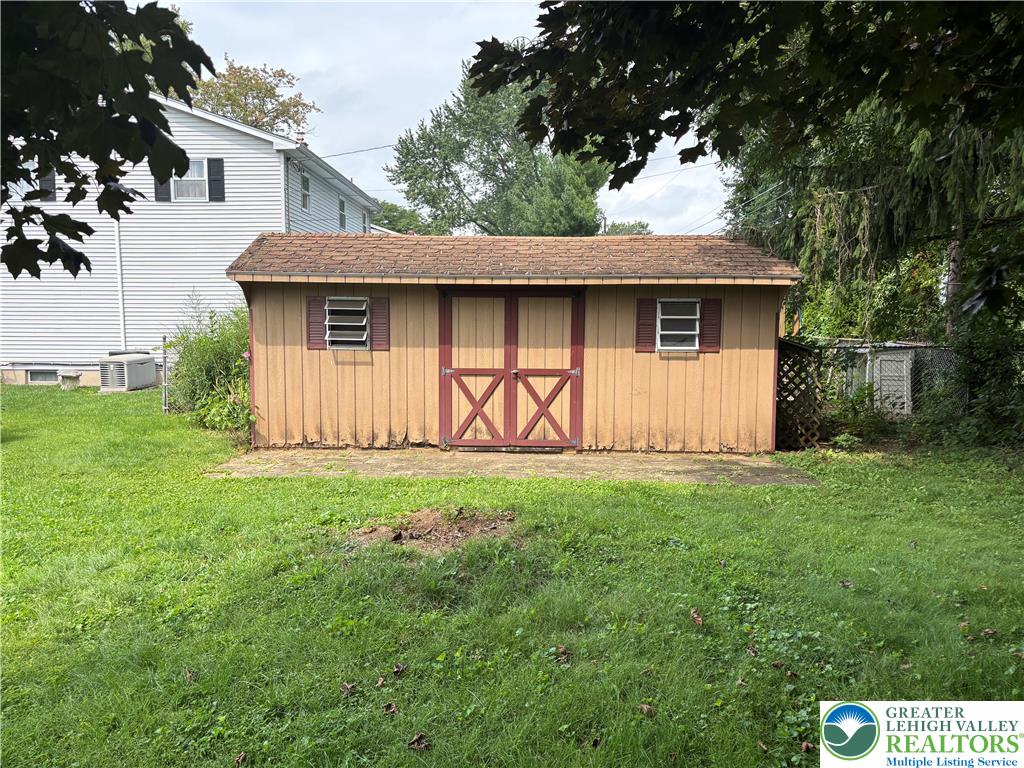 7394 Hillcrest Drive Property Photo 6