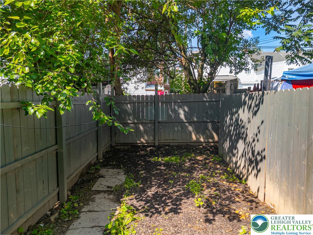 232 North Railroad Street Property Photo 4