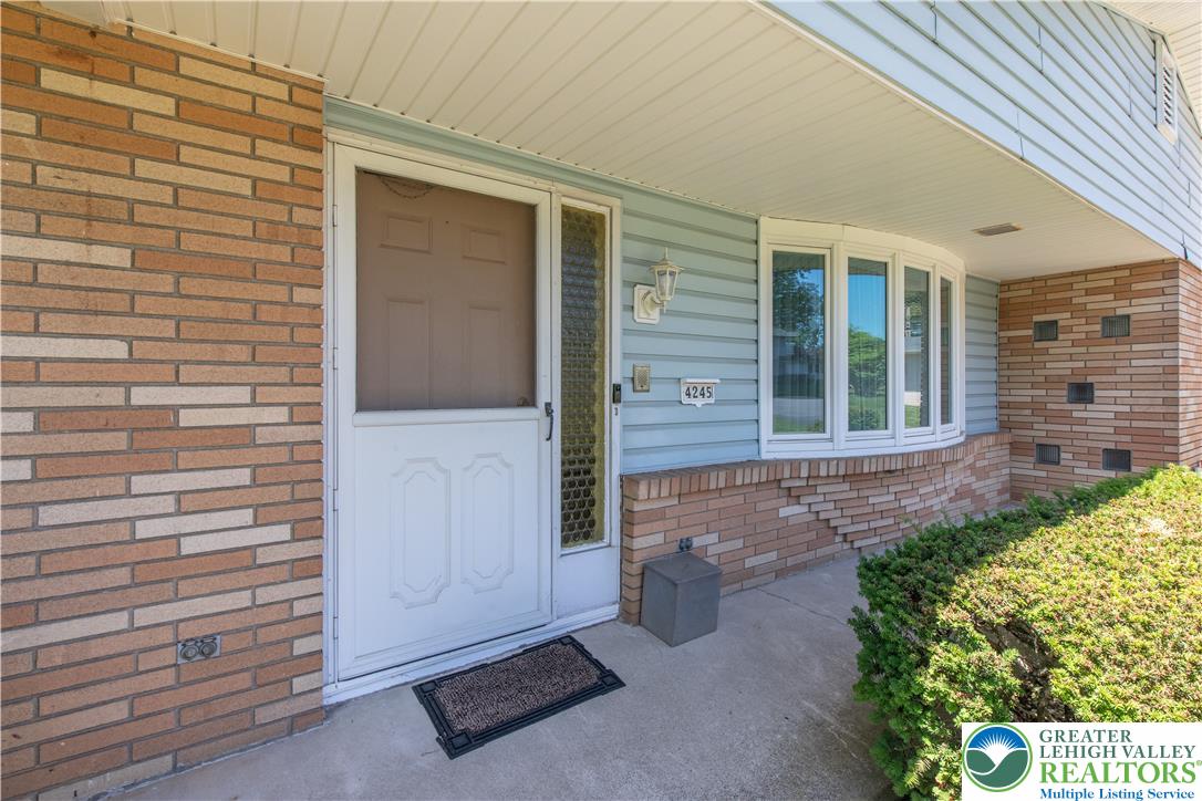 4245 Windsor Place Property Photo 2