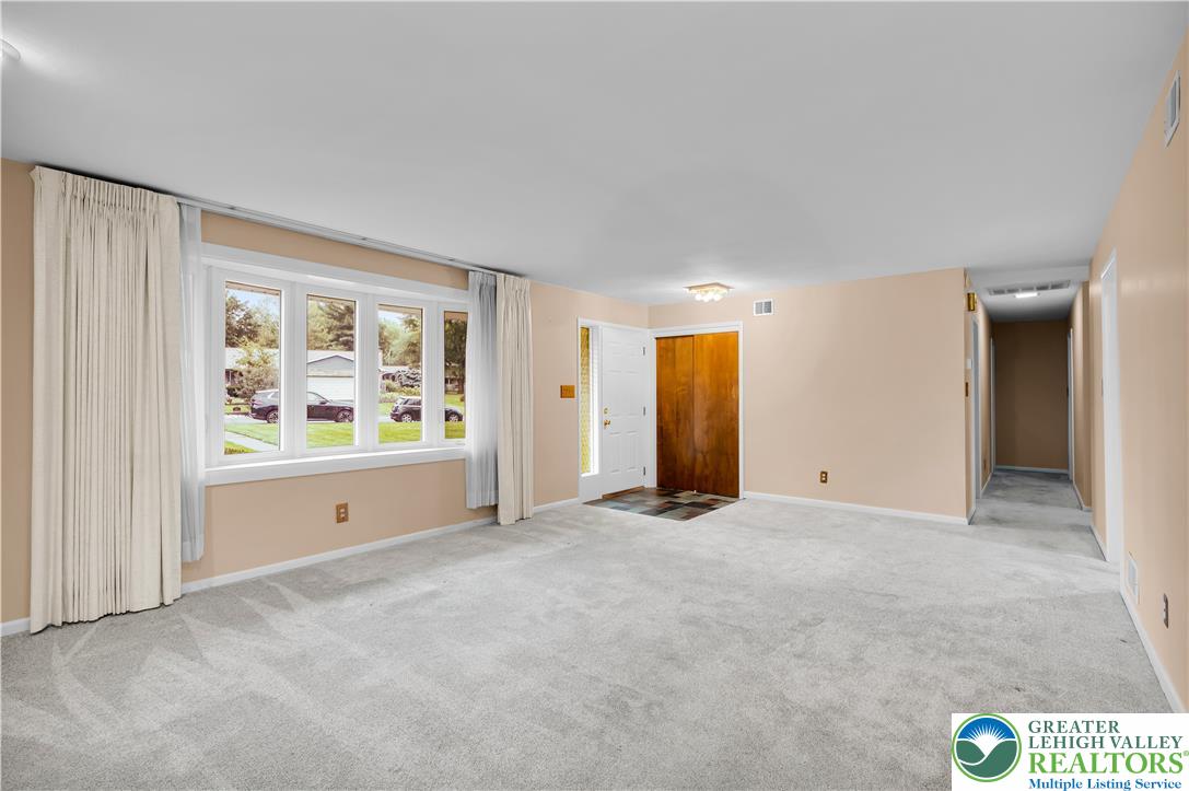 4245 Windsor Place Property Photo 5