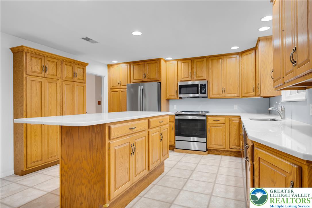 4245 Windsor Place Property Photo 8