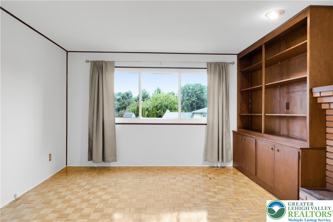 4245 Windsor Place Property Photo 13