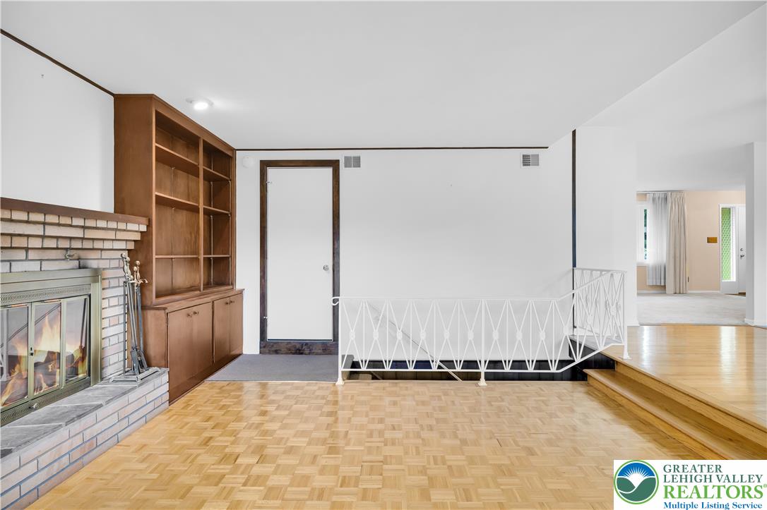 4245 Windsor Place Property Photo 15
