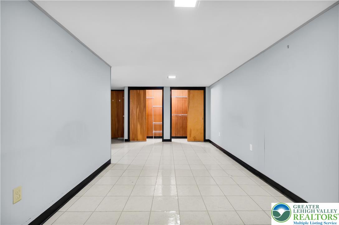 4245 Windsor Place Property Photo 28