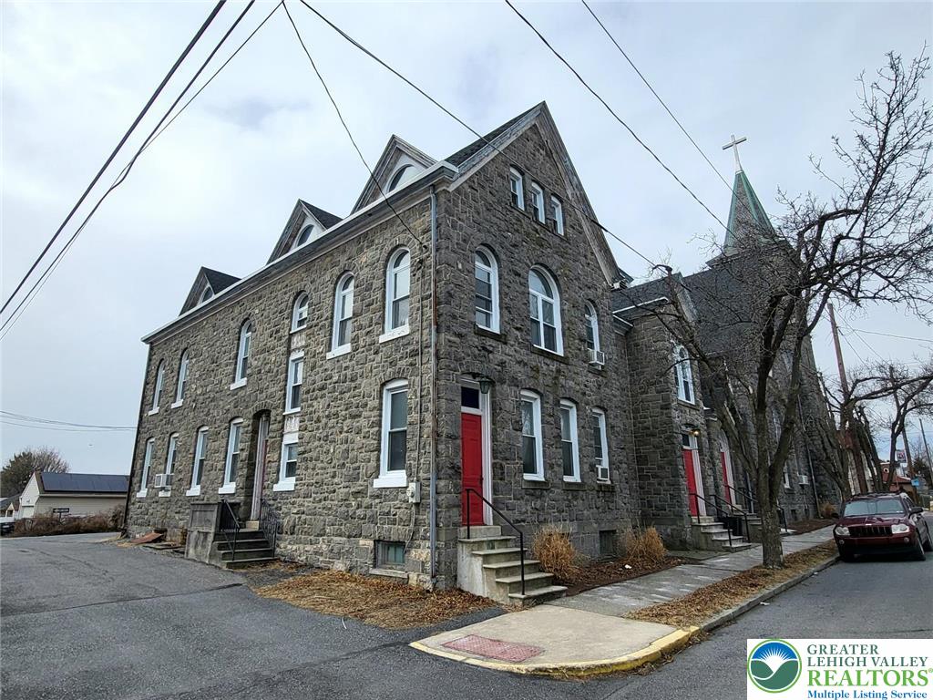 429 Walnut Street 2 Property Photo 3