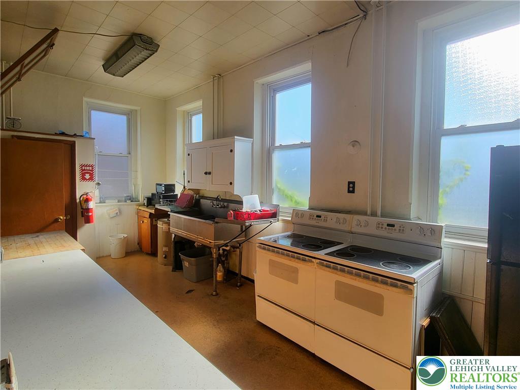 429 Walnut Street 2 Property Photo 8