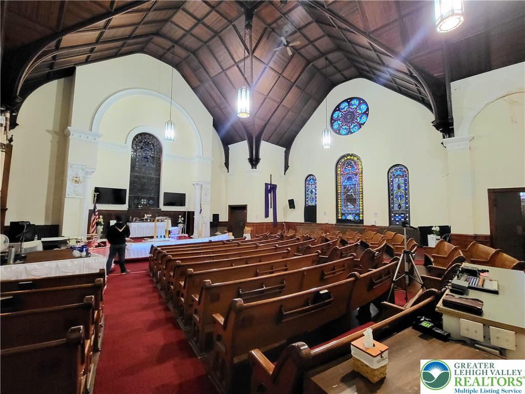 429 Walnut Street Property Photo 5