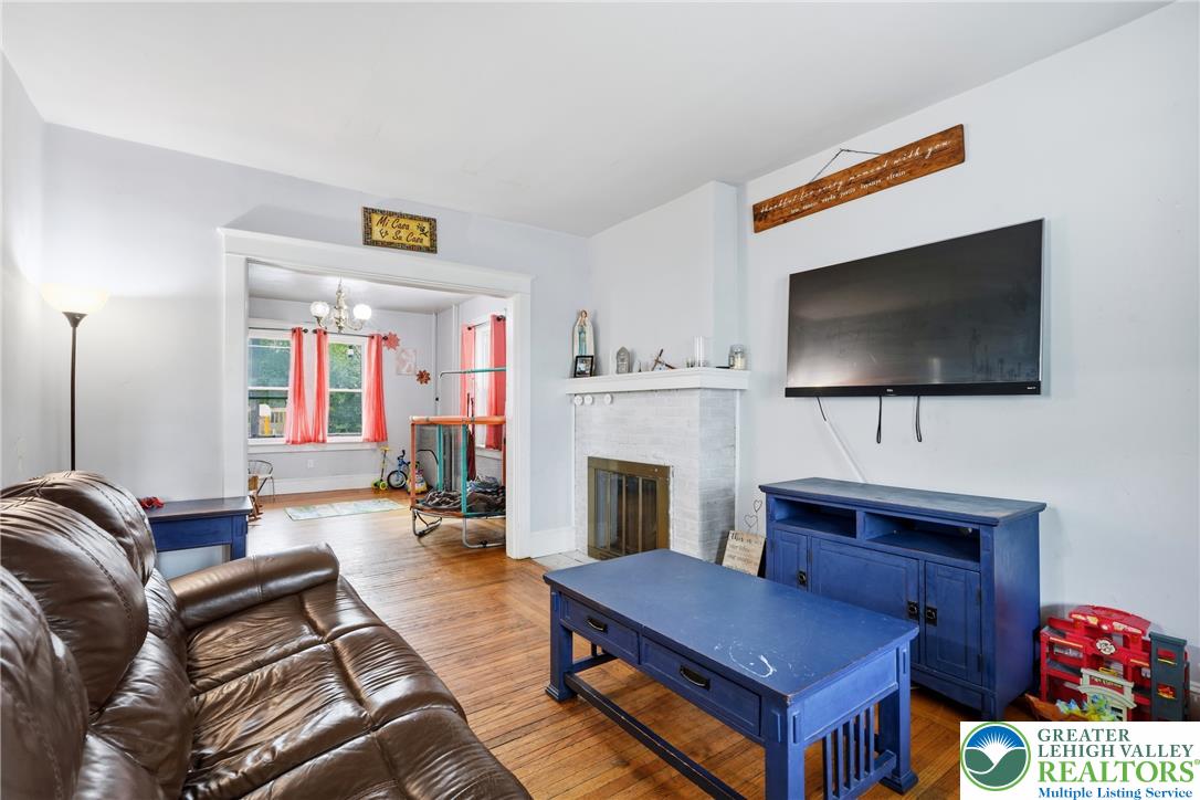 618 West Berwick Street Property Photo 8