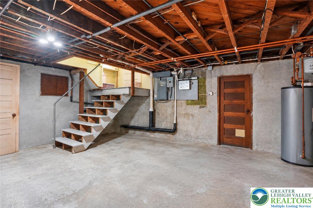 115 North New Street Property Photo 36