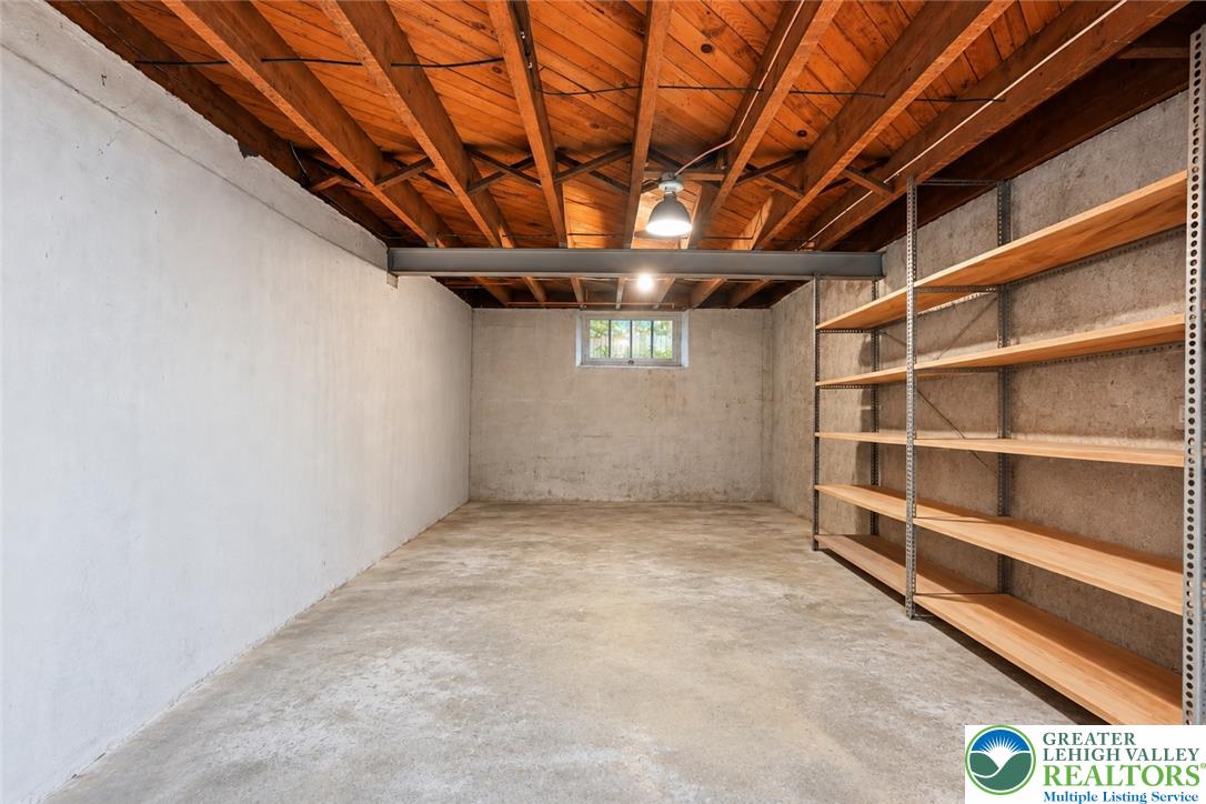 115 North New Street Property Photo 37