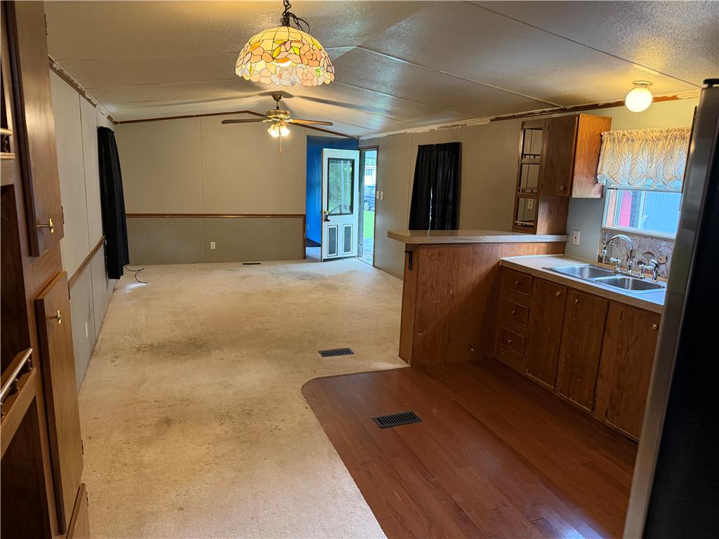 3465 Franklin Square Property Photo 5