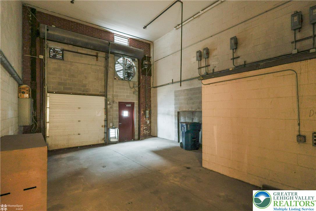 17 West 2nd Street Property Photo 19