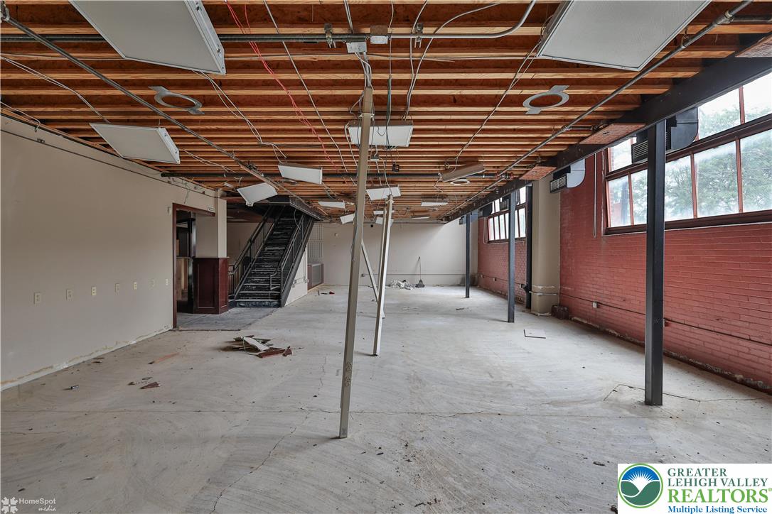 17 West 2nd Street Property Photo 21