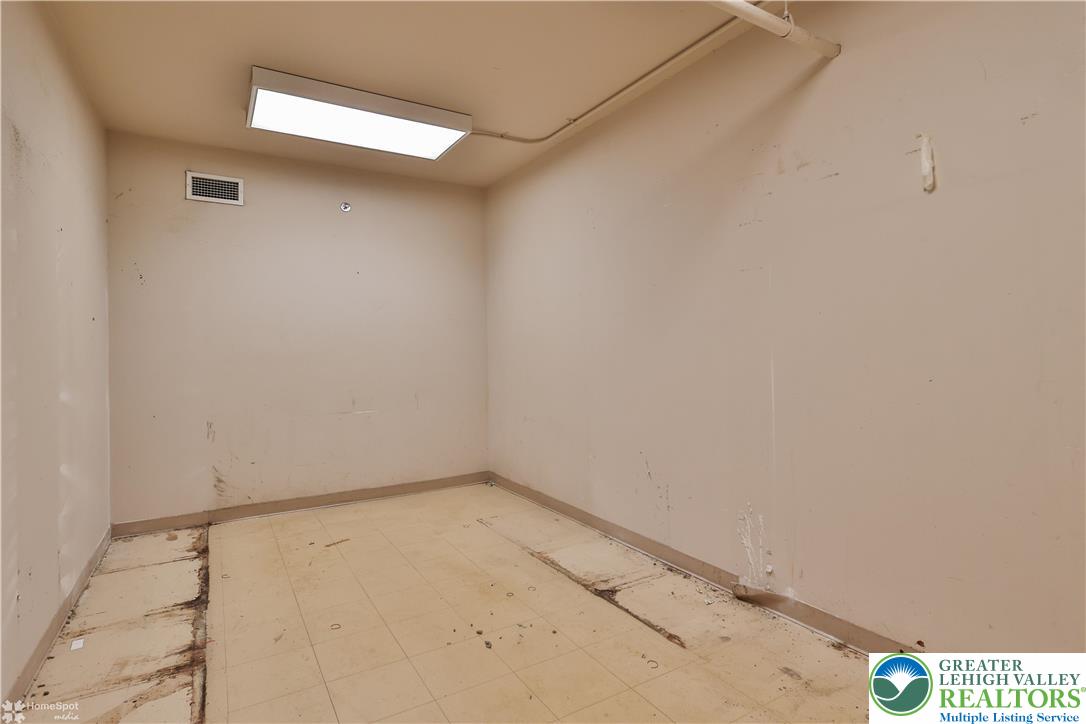 17 West 2nd Street Property Photo 26