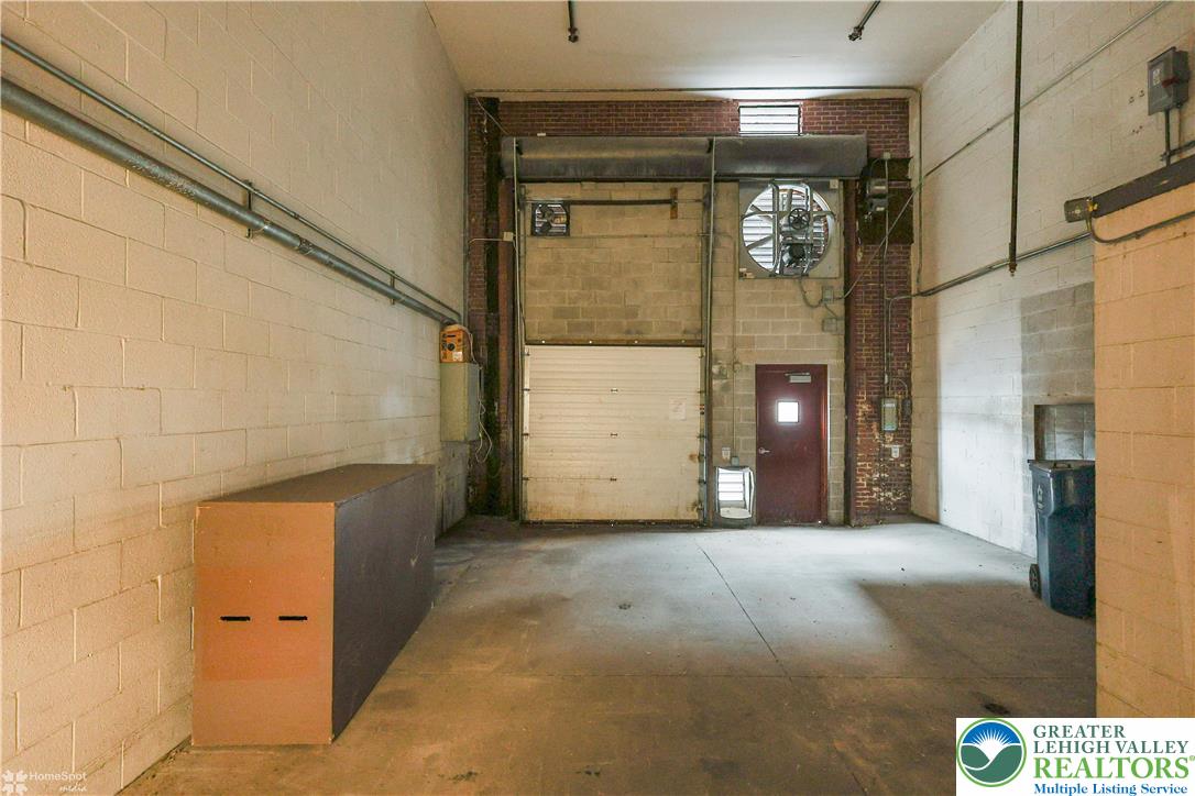 17 West 2nd Street Property Photo 64