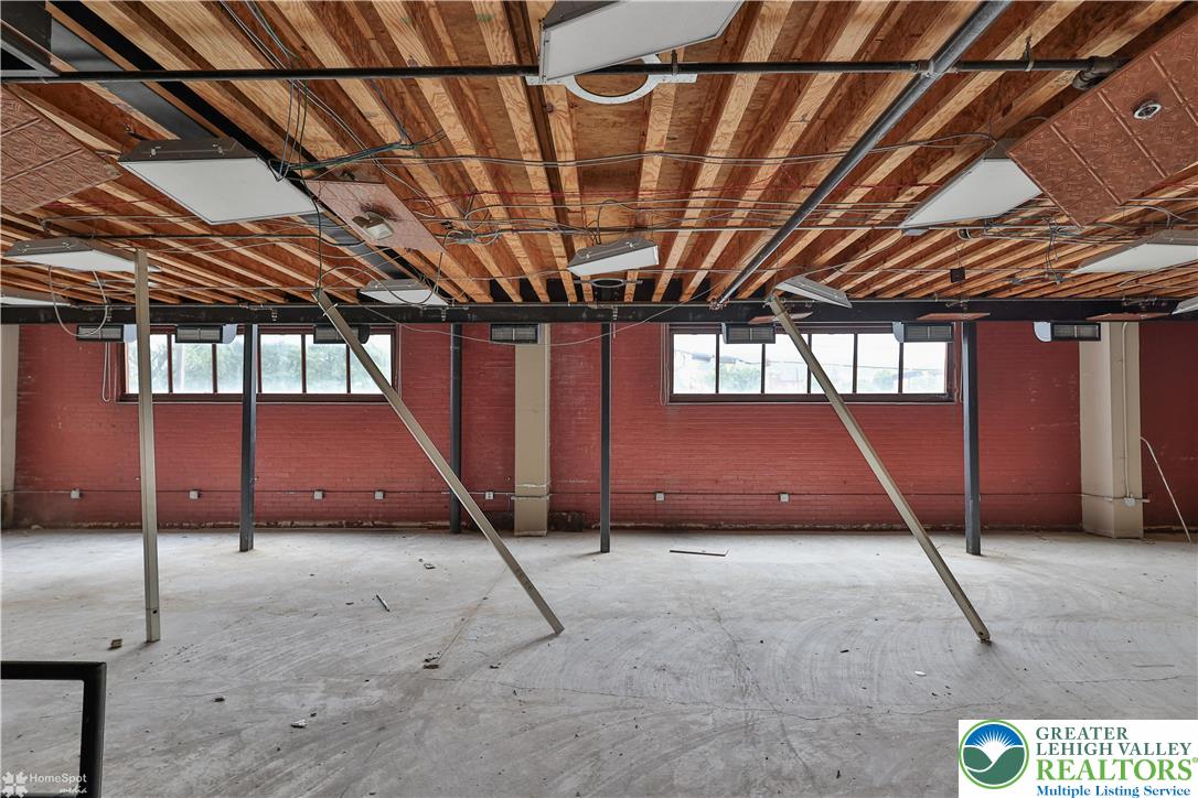 17 West 2nd Street Property Photo 65
