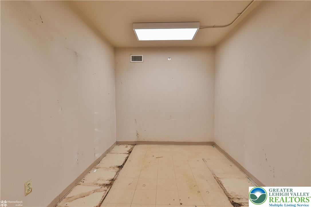 17 West 2nd Street Property Photo 71
