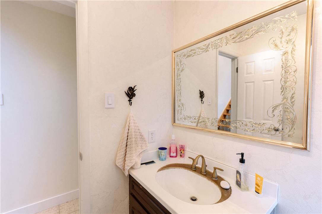2210 Greenwood Road Property Photo 25