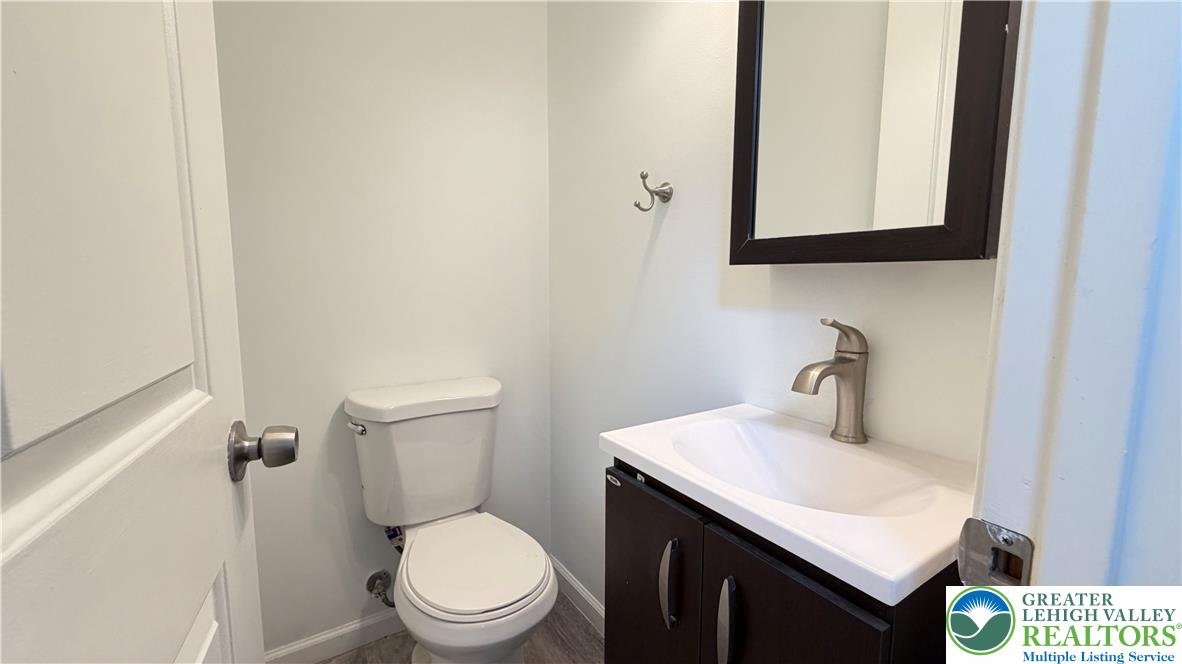 728 North Railroad Street Property Photo 7