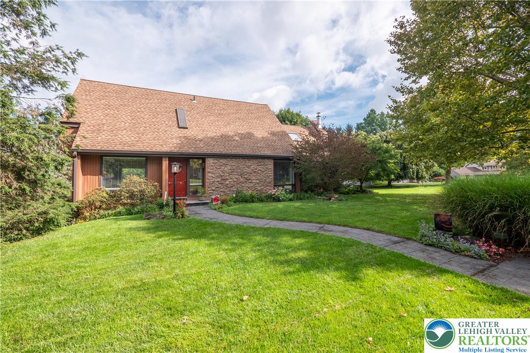 7942 Woodsbluff Run Property Photo 1
