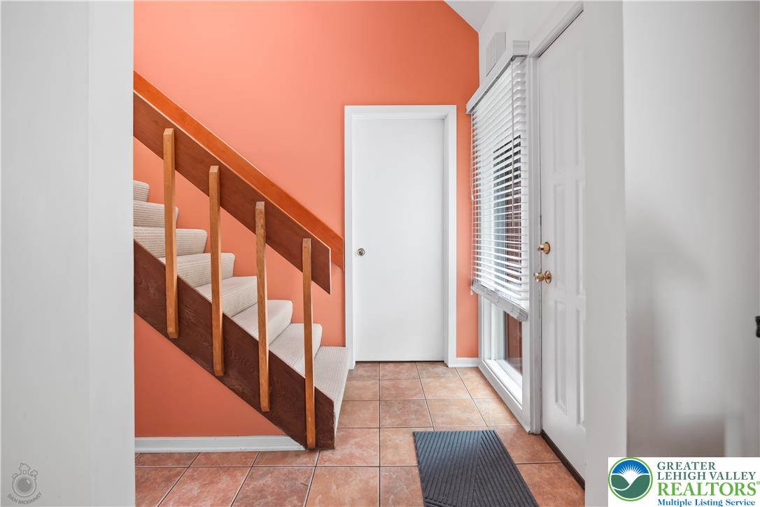 7942 Woodsbluff Run Property Photo 5
