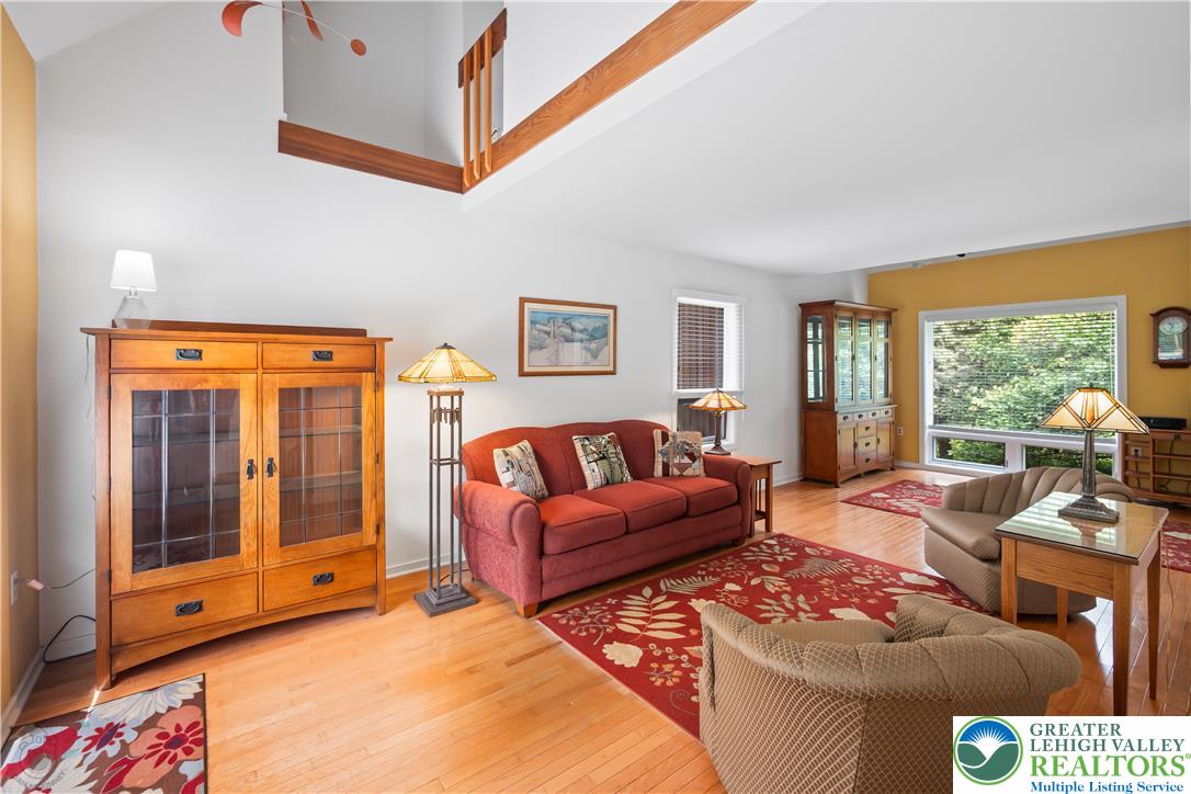 7942 Woodsbluff Run Property Photo 6