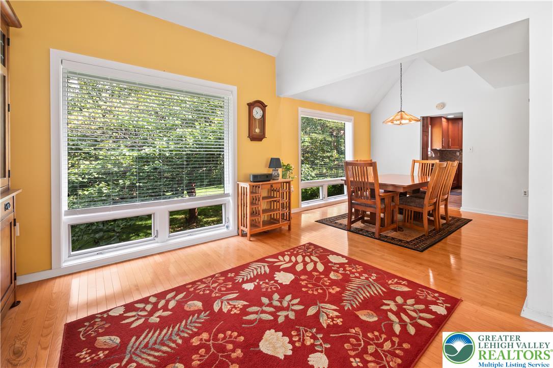 7942 Woodsbluff Run Property Photo 9