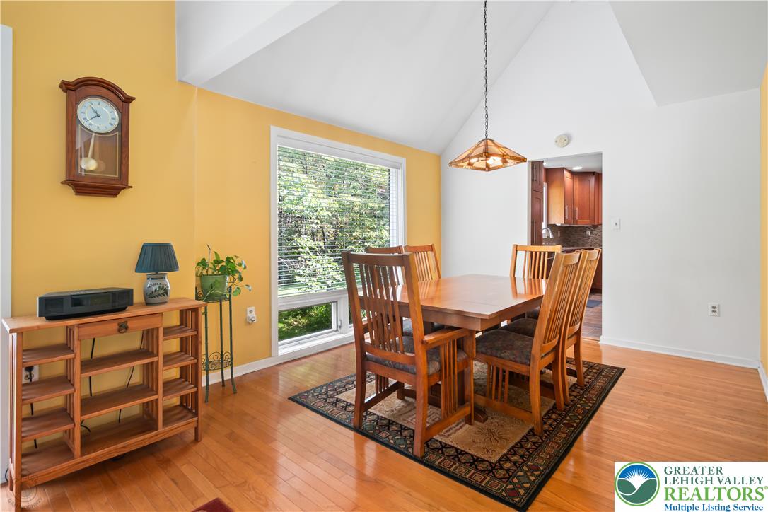 7942 Woodsbluff Run Property Photo 10