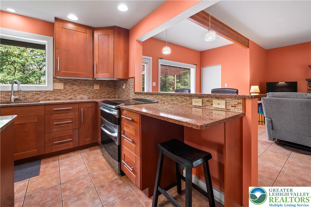 7942 Woodsbluff Run Property Photo 16