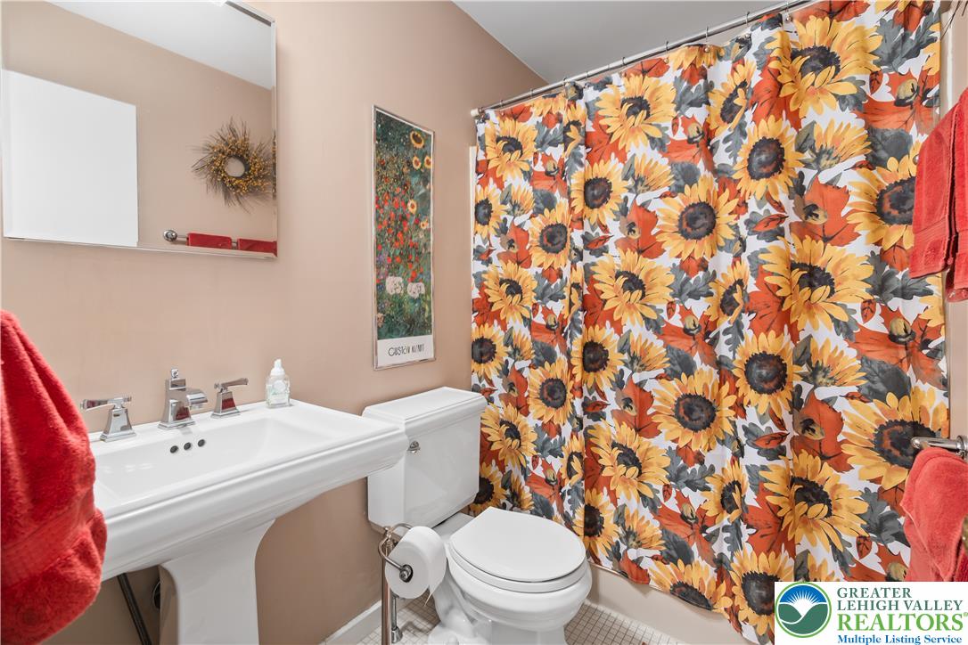 7942 Woodsbluff Run Property Photo 23