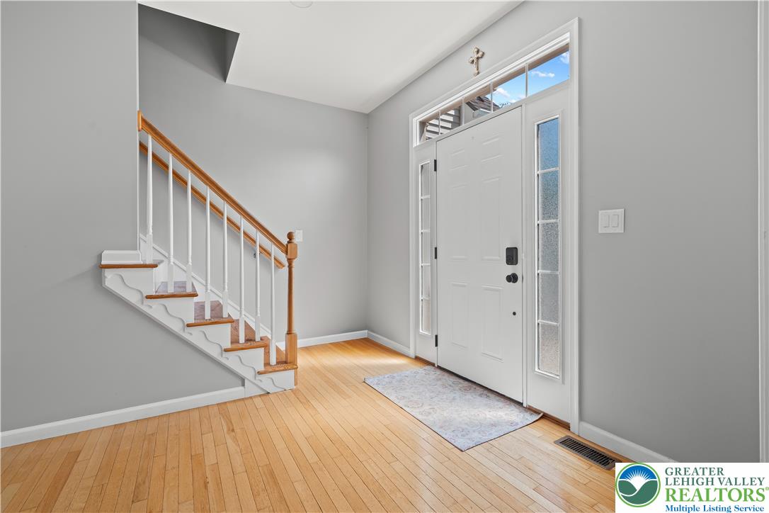 2305 Aberdeen Way Property Photo 10