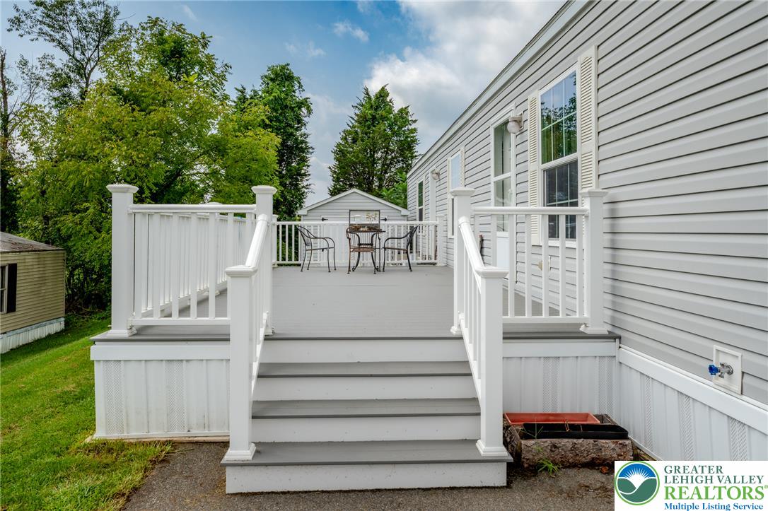 2 Chestnut Ridge Circle Property Photo 3