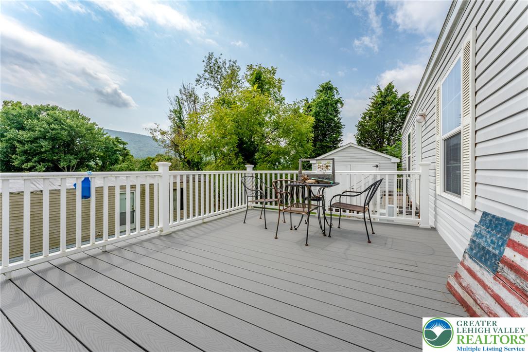2 Chestnut Ridge Circle Property Photo 4
