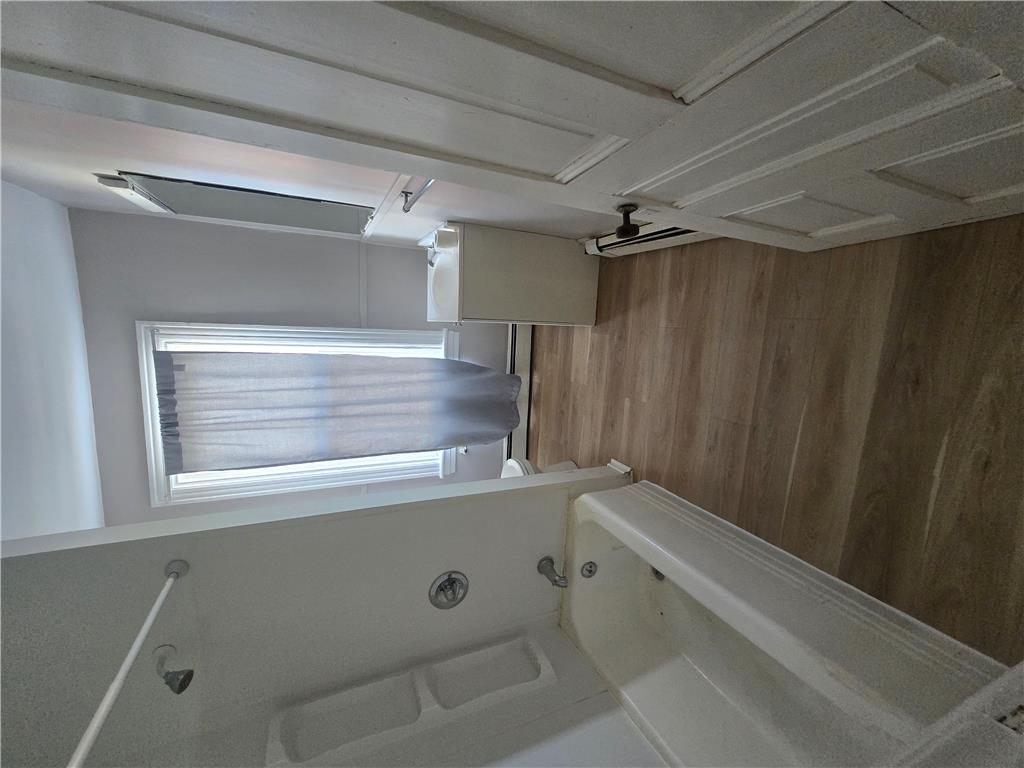 934 Ferry Street 2f Property Photo 5