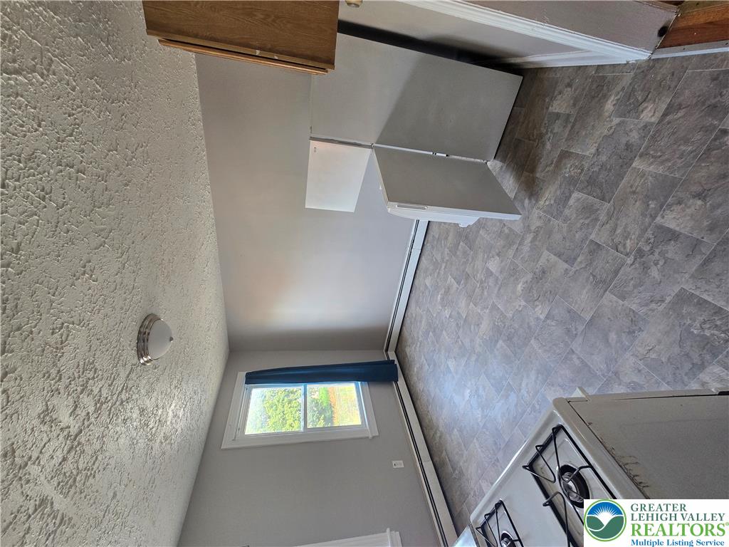 934 Ferry Street 2f Property Photo 7
