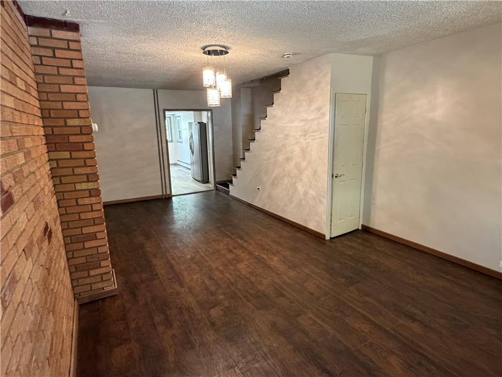 231 Peach Street North Property Photo 3