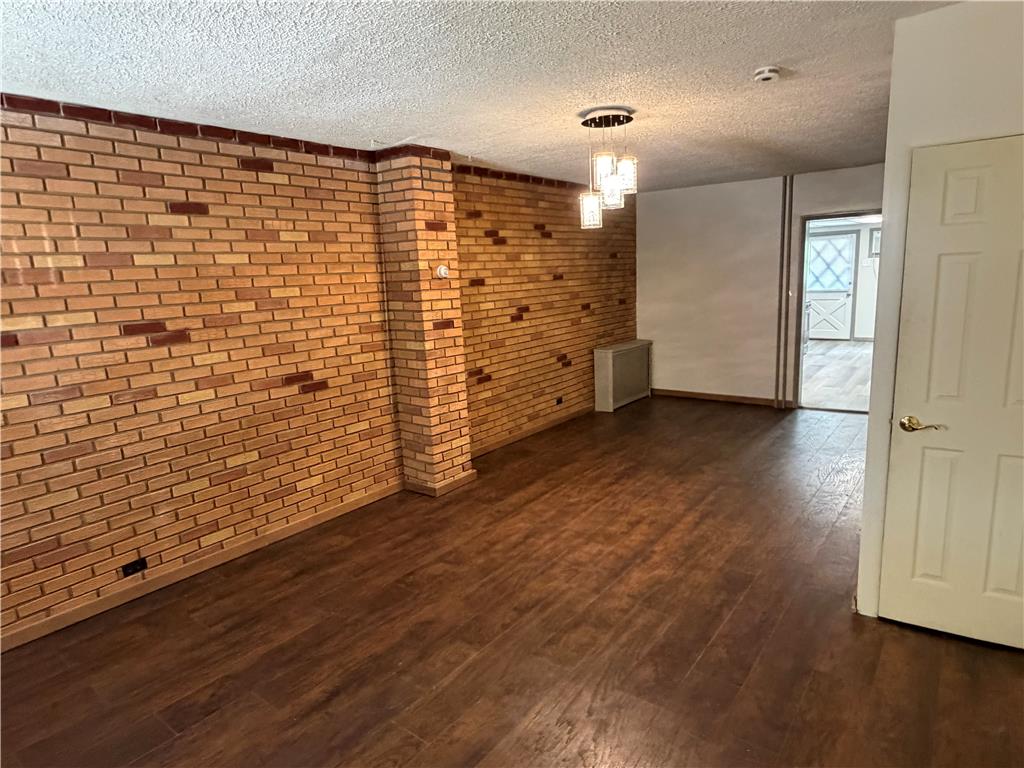231 Peach Street North Property Photo 4