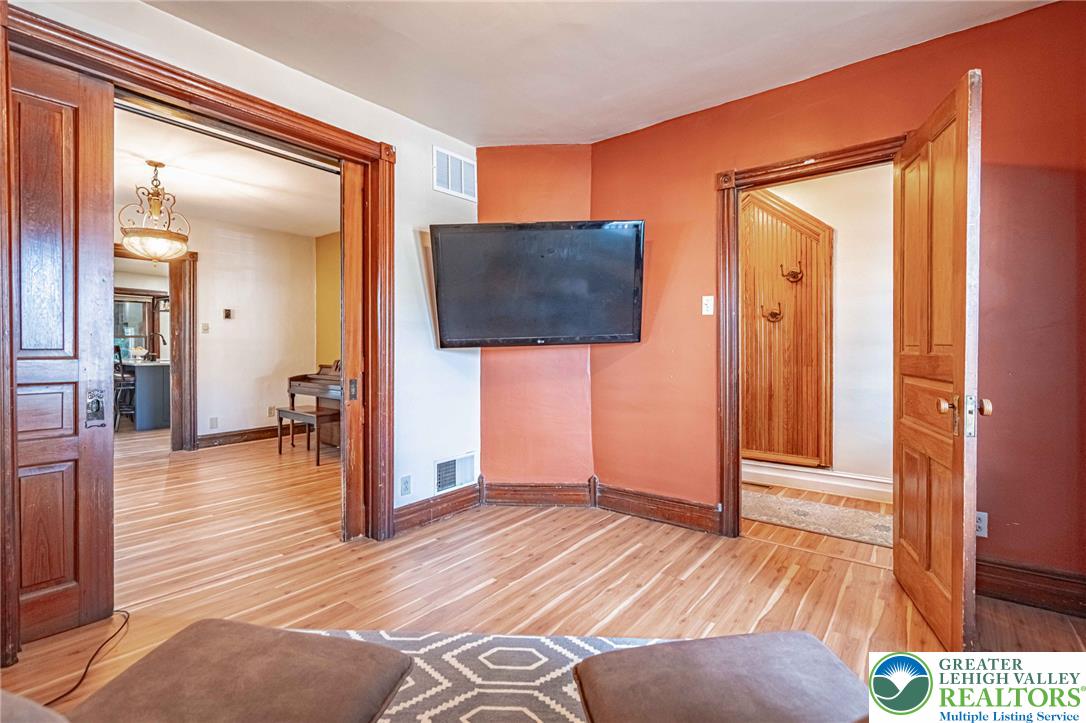 538 Broad Street Property Photo 10
