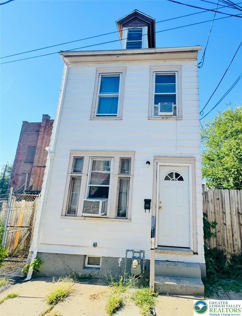 175 West Pine Street Property Photo 1