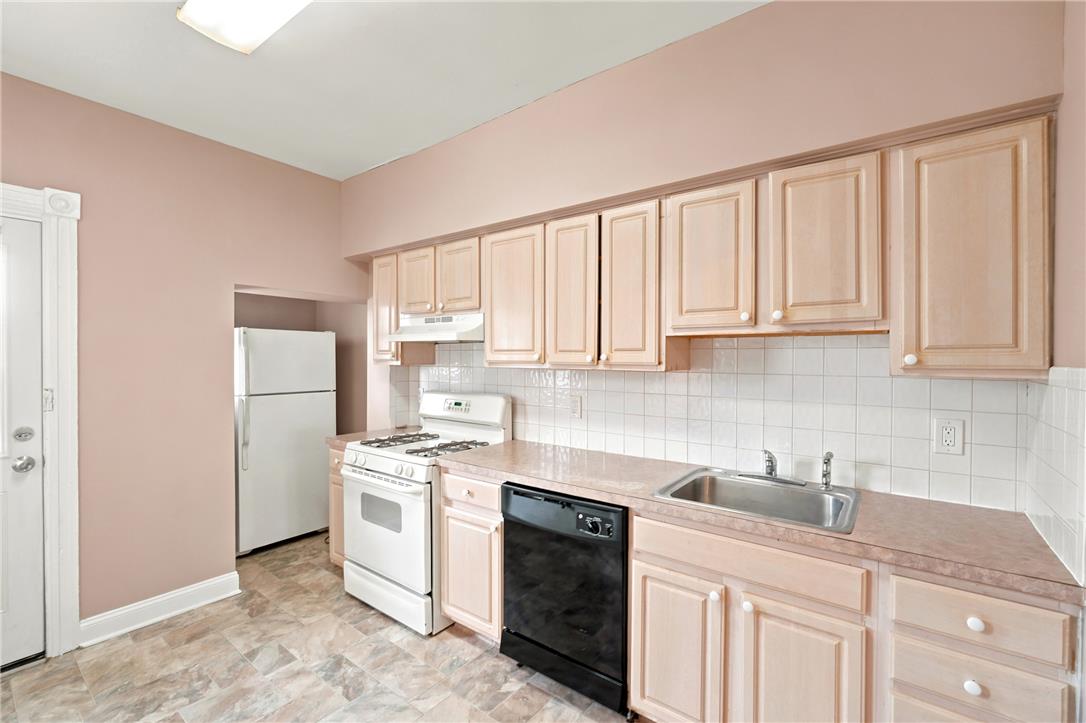 1019 Allen Street Property Photo 5