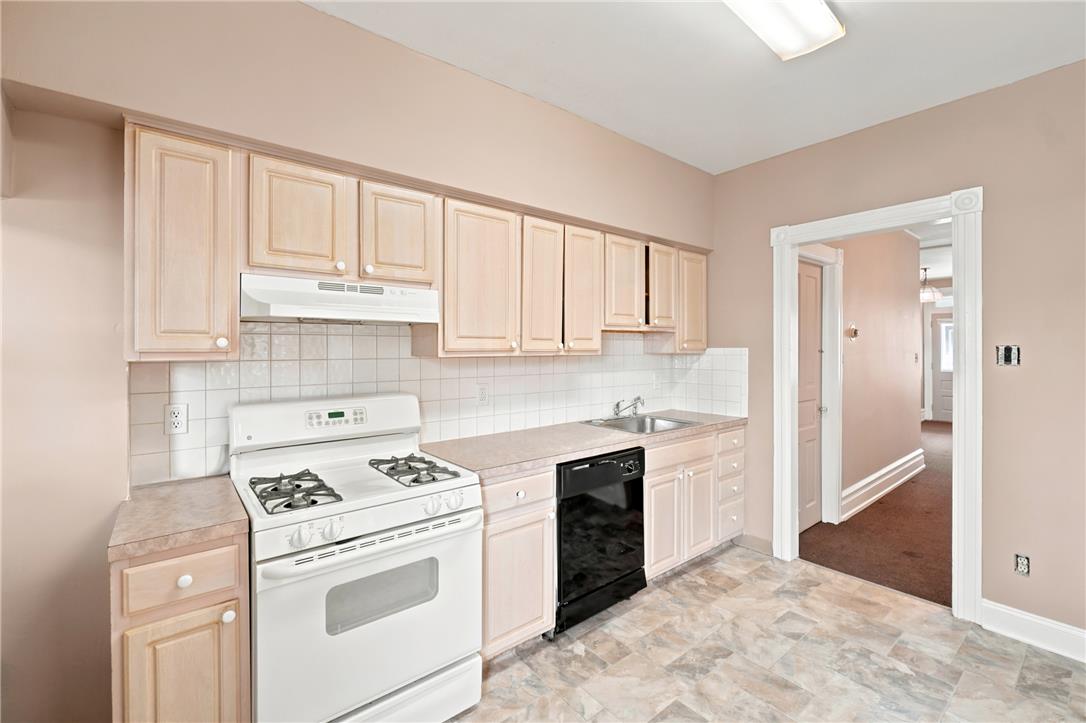 1019 Allen Street Property Photo 6