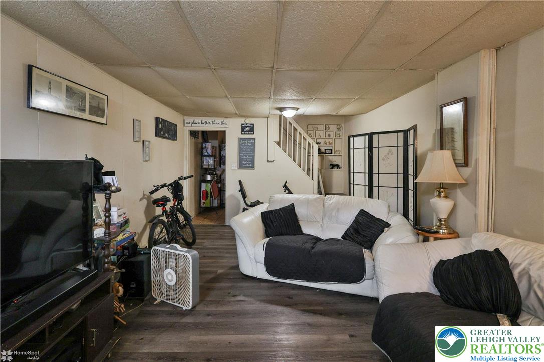 518 North New Street Property Photo 3