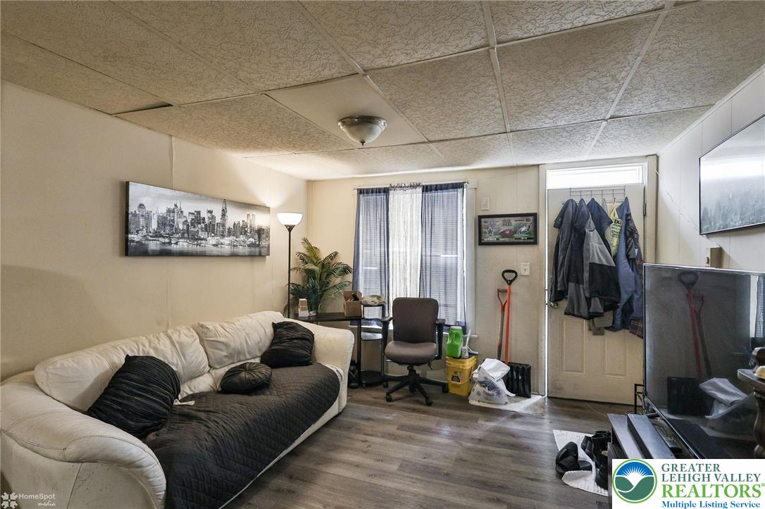 518 North New Street Property Photo 4