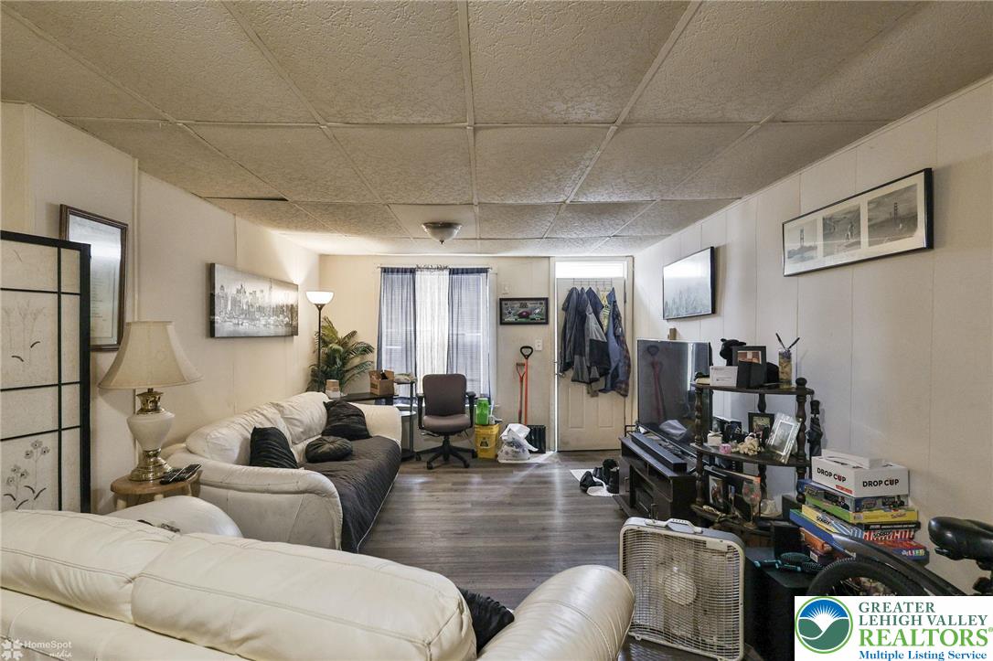 518 North New Street Property Photo 6