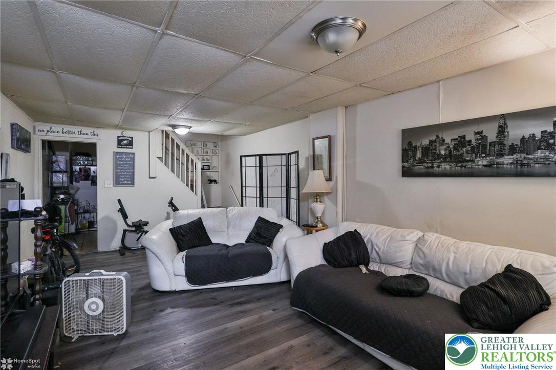 518 North New Street Property Photo 7