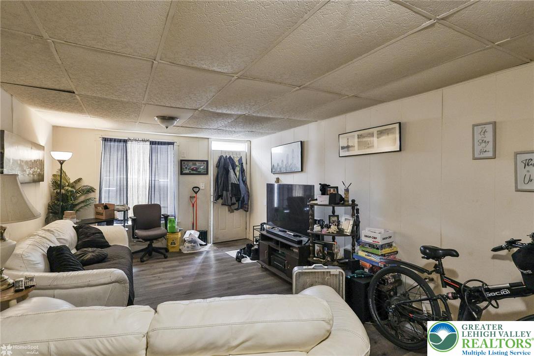518 North New Street Property Photo 11